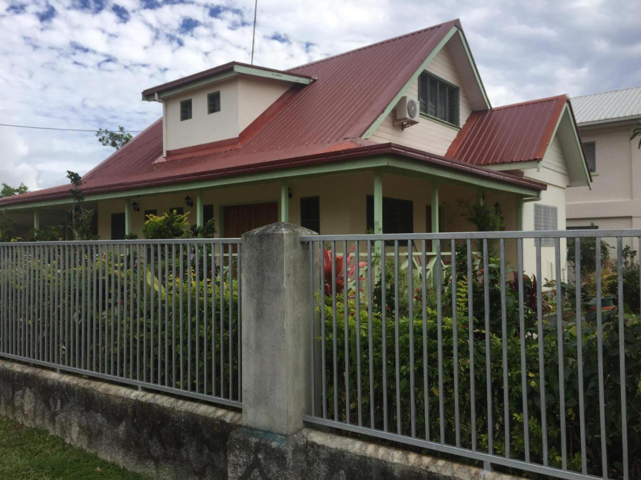 Malau Lodge Нукуалофа Экстерьер фото