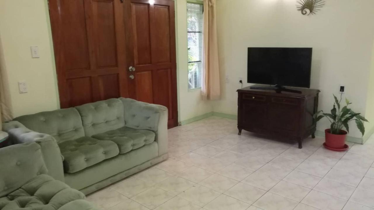 Malau Lodge Нукуалофа Экстерьер фото