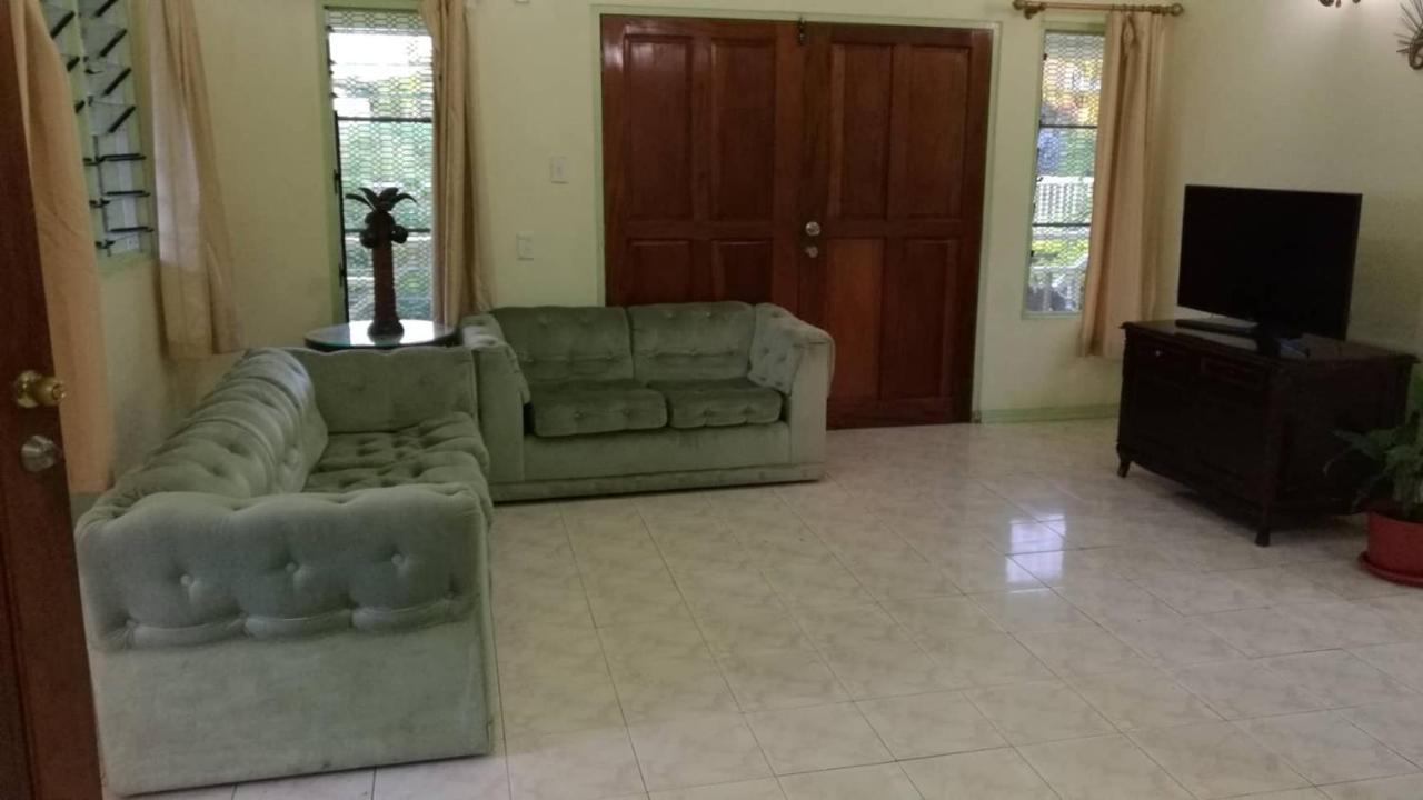Malau Lodge Нукуалофа Экстерьер фото